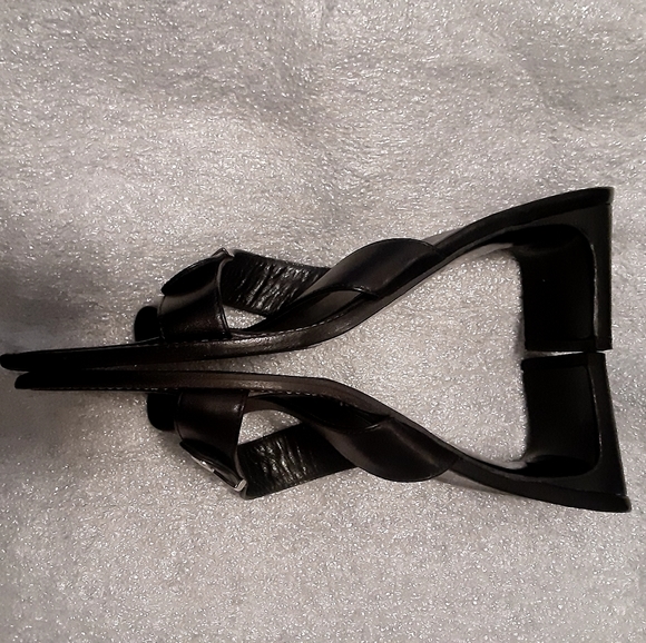 VINTAGE CHANEL LOW HEEL PUMPS, SIZE 37.5 - Picture 10 of 14
